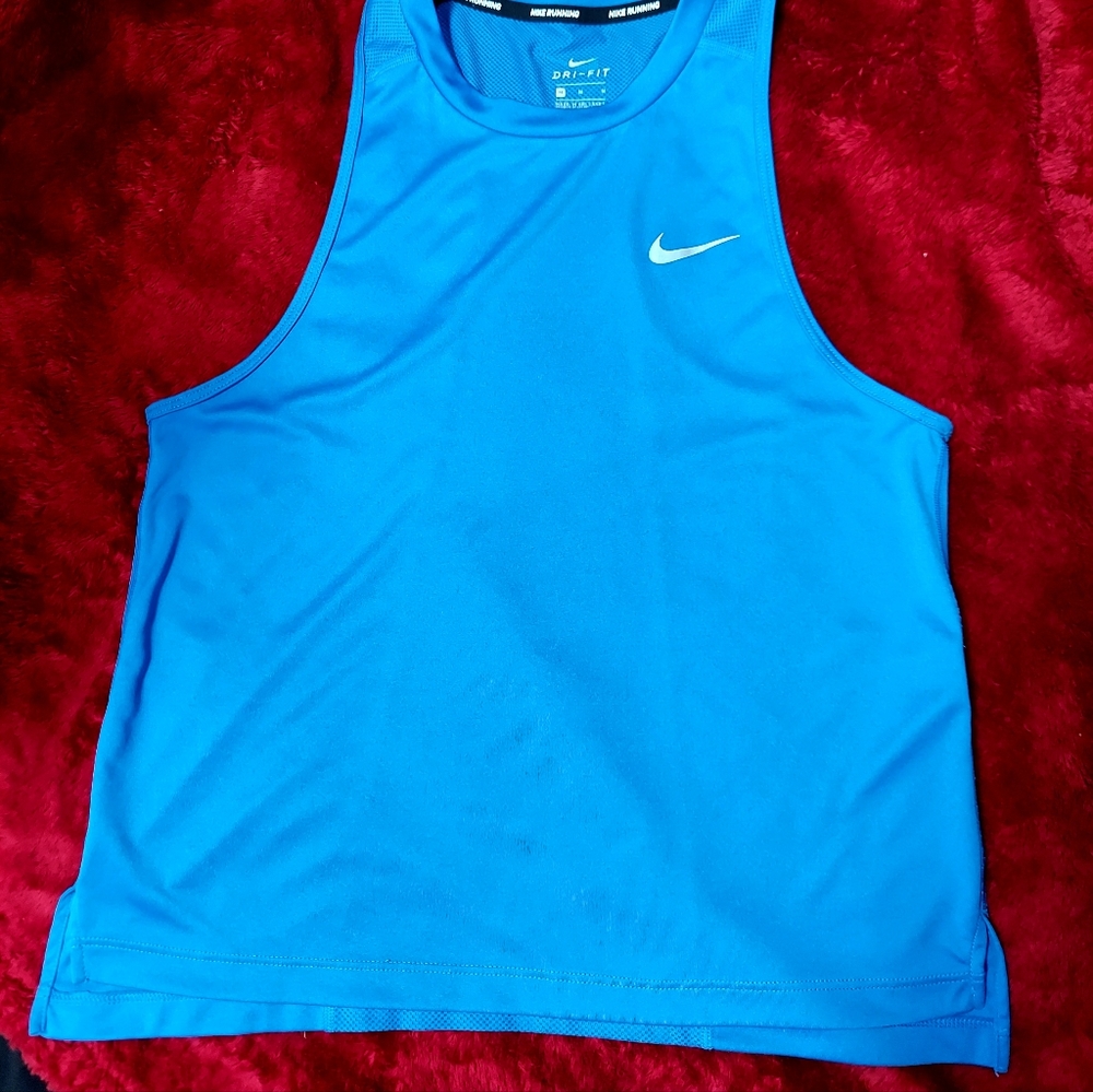 Nike top